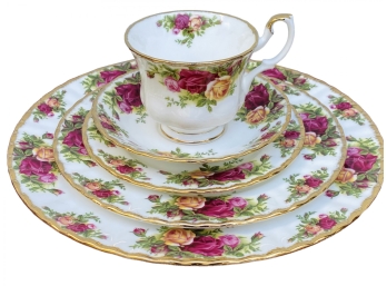 Royal Albert Old Country Roses 1962 Bone China Set For Eight (8)