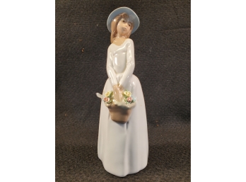 Lovely Vintage Princess House Exclusives Lady Regina Porcelain 8.75' Figurine