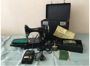 Vintage Singer Potable Electric Sewing Machine In Box
