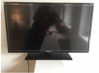 Samsung 31' Flat Screen HDMI Television
