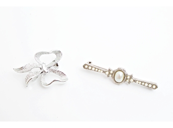 Small Bow Form Pin Stamped Gerrys &  Bar Pin Set With Faux Pearls