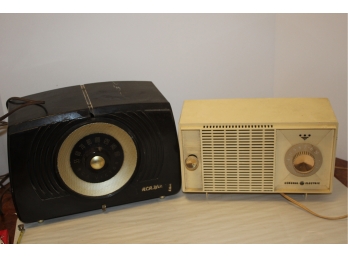Two Vintage RCA Victor & General Electric Table Top Radios - (See Description)