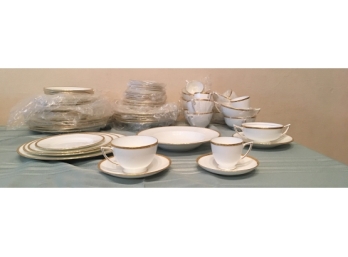 60 Pc. Minton 'Golden Heritage' Service For Six
