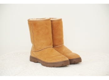 Pair Of Uggs - Size 7W