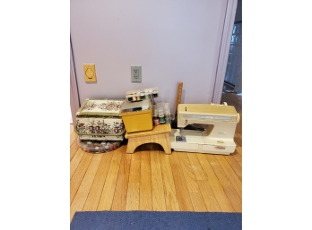 Singer Futura 900 Sewing Machine And Sewing Items