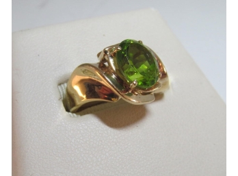 10K Gold Peridot Ring - 6.2 Grams - Size 8 3/4
