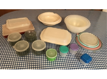 Tupperware/Plasticware Lot