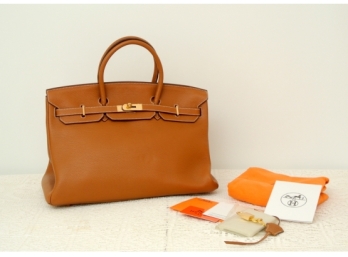 Exceptionally Good Hermes STYLE Birkin Handbag - Camel Color Pebble Leather.