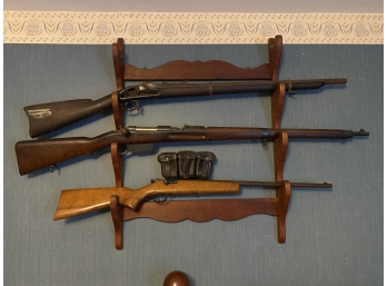 DECORATIVE Antique Rifles With Display Rack And 1915 Antique Ammo Pouch (these Guns Are NOT REAL)