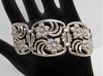 Georgeous 7.5' Sterling Silver Floral Moif Hand Crafted Bracelet By WE Richards