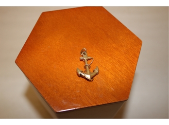 Pre Owned 14K Yellow Gold Anchor Pendant / Charm .8 Dwt