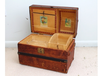 Small Vintage Trunk/Jewelry Box