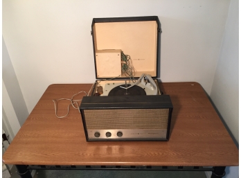 Vintage General Electric Stereophonic RP-1551-E Turntable And Speakers