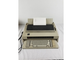 IBM  Wheelwriter 6 Professional Typewriter
