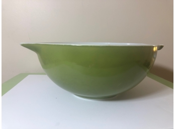 Pyrex Verde Avocado Green Cinderella Mixing Bowl #443 2 1/2 Quart