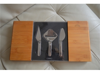 NEW Cheese Cutting Board With Cutters
