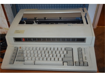 Vintage IBM Electric Typewriter - Works (see Details)