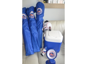 Mets 3 Soccer Folding Chairs And Plastic Ware