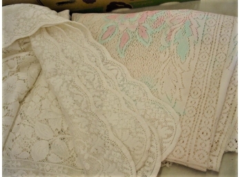 2 Lace Tablecloths  (189)