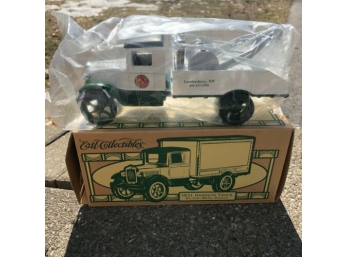 Ertl Collectibles 1931 Hawkeye Truck Die-Cast Model Vehicle NH Auto Auction