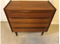 Vintage Mid-Modern 4 Drawer Dresser 31.'x31.5'x15'