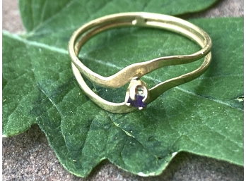 Beautiful 14k Double Wave Pattern Gold Ring With Tiny Purple Stone