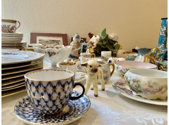 Large Antique Porcelain Collection Including Lomonsov Porcelain, Lladro, Hummel, Plates, Vase