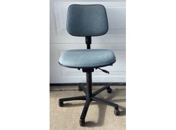 Adjustable Height Office Chair With Fabric Seat