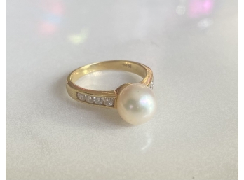 14 K Pearl And Diamonds Ring