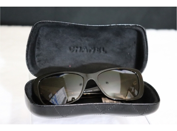 Womens Authentic Chanel Sunglasses With Original Hard Leather Carrying Case