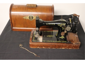 Vintage Singer Sewing Machine With Vintage Case And Key