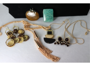 Assortment Of 2 Necklaces, 2 Pairs Of Earrings And A Green Pendant