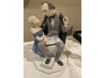 Royal Copenhagen Figurine: Father And Child Reading 9 1/2' Tall