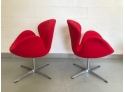 MID-CENTURY RETRO ARNE JACOBSEN STYLE MATCHED PAIR OF CONTEMPORARY SWIVEL LOUNGE CHAIRS