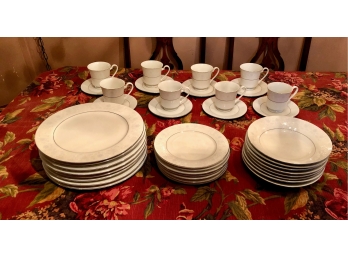 Crown Fine China - Queen's Lace Pattern (Made In China) 5-Piece Service For Eight (8)