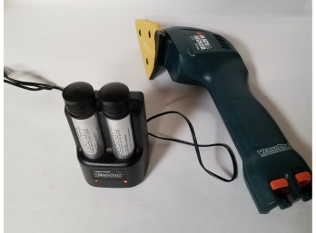 Black & Decker - Portable VersaPak Detail Sander - 7.2 Volts 82mm - With Batteries And Charger
