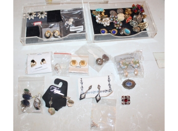 Mixed Lot Of Vintage Clip On Earrings! Item #255 LR