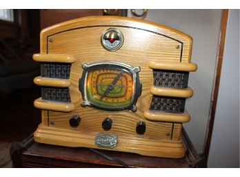 Museum Thomas Series Radio + Tape Desk - Good Condition - WORKS!! Item #74