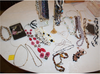 Mixed Lot Of Vintage Necklaces! Item #256 LR