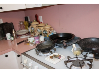 Mixed Lot Of Kitchen Appliances - Pots, Plates, Cups, Utensils AND MORE!! Item# 120