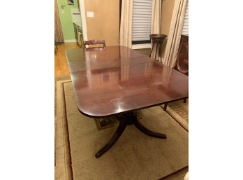 Solid Mahogany Dining Room Table With Leaves And Pads Uses 120' Tablecloth