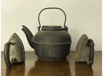 VINTAGE CAST IRON KETTLE W/ (2) IRONS