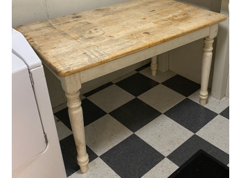 RUSTIC STYLE COUNTRY FARM TABLE ON TURNED LEGS