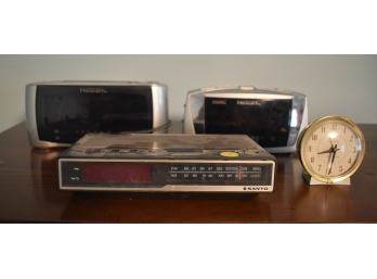 363. Clock Radio (sanyo) - Travel Clock  Etc. (4)