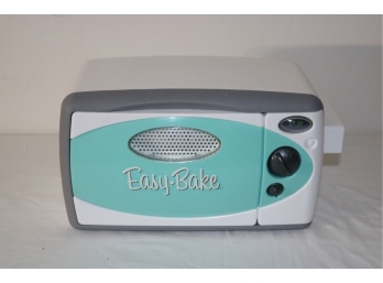 Hasbro Easy Bake Oven & Snack Center Model 35230