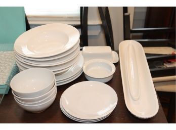 The White Plate Serving Lot