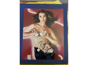 Signed 8 X 10 Glossy Photo Of Brooke Shields - The Blue Lagoon, Pretty Baby, And Suddenly Susan