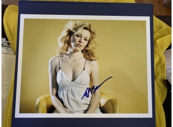 Signed 8 X 10 Glossy Photo Of Elizabeth Banks - The Hunger Games, Pitch Perfect, Brightburn With COA