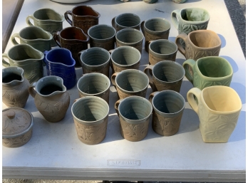 *UPDATE* 13 MIRANDA THOMAS 'Carved' Pottery Mugs, 3 Creamers And Sugar  Others, 26pcs  (CTF20)