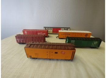 6 Assorted HO Scale Box Cars